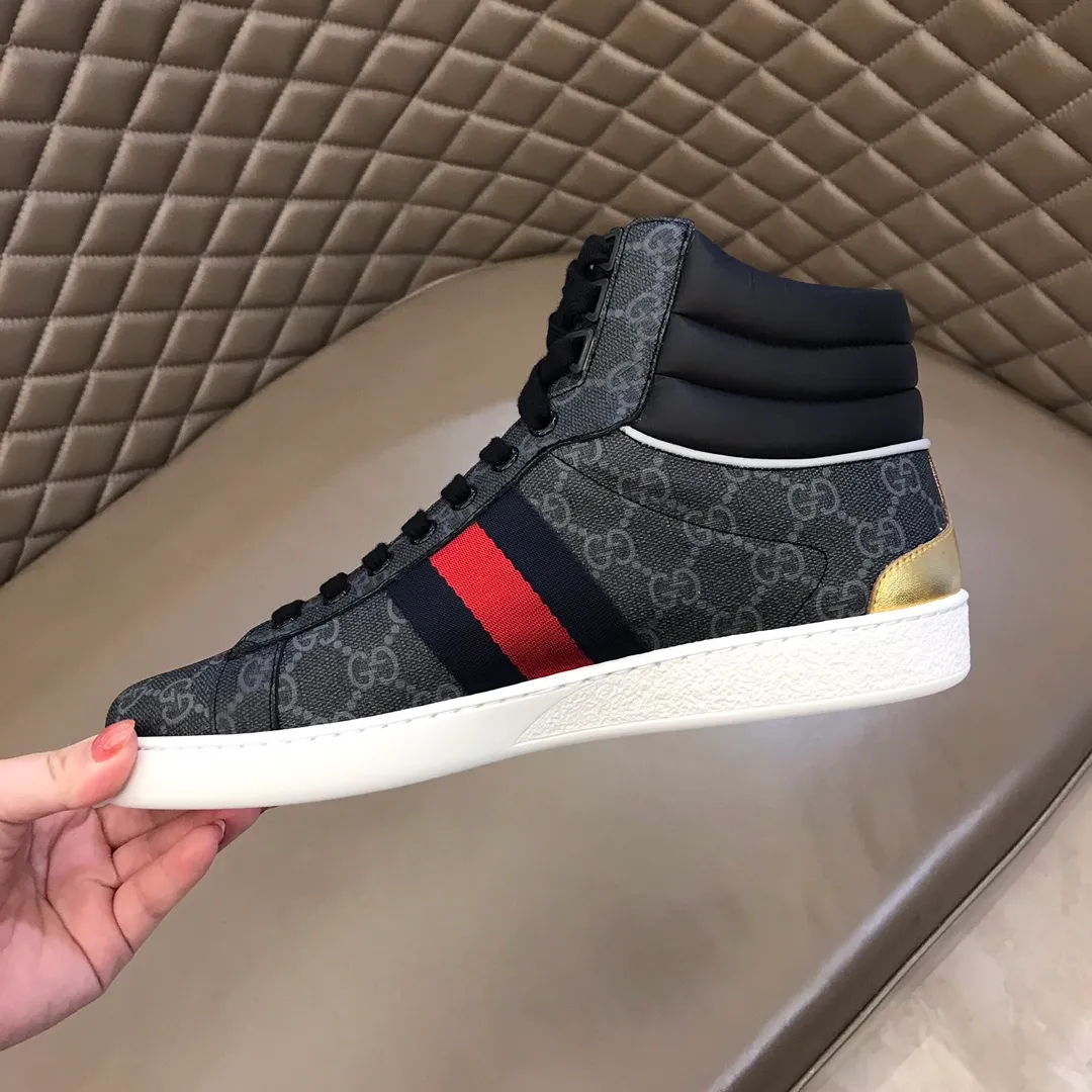 Men's shoes 💰p420 "GUCC*" Couple's style high-top boots are available on the official website. The same style. Counter quality [strong] [strong] Selected Gucci imported waterproof rubber. Gucci's symbolic original webbing. Trendy and versatile style. "Double G" logo styling midsole. Men's shoes 💰pU brand logo feet. Fine workmanship. Upper material. Men's size 38-44, women's size 35-39.